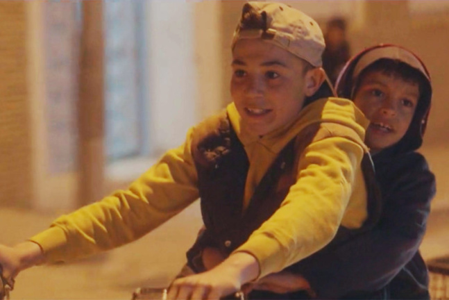 Projection en plein air de "NEFTA FOOTBALL CLUB" d'Yves Piat et "VHS KAHLOUCHA" de Nejib Belkadhi le vendredi 4 septembre à Ajaccio, à 21h00 dans la cour de l'Ecole Maternelle des Jardins de L'Empereur. Projection en plein air de "NEFTA FOOTBALL CLUB" d'Yves Piat et "VHS KAHLOUCHA" de Nejib Belkadhi le vendredi 4 septembre à Ajaccio, à 21h00 dans la cour de l'Ecole Maternelle des Jardins de L'Empereur.